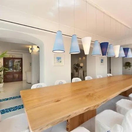 Marina Del Cantone Sleeps 10 Pool Air Con