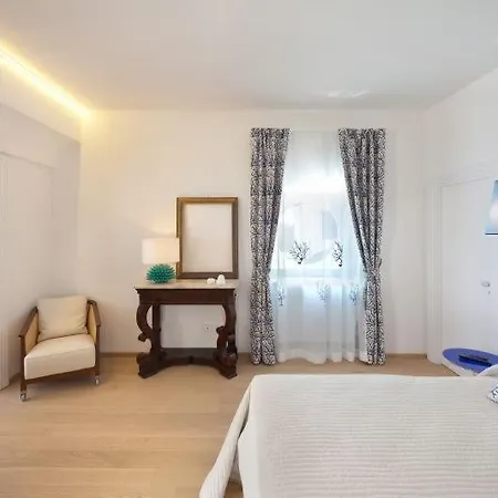 Marina Del Cantone Sleeps 10 Pool Air Con Nerano