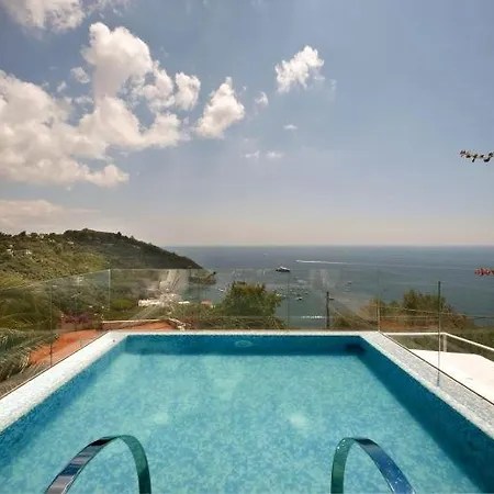 Marina Del Cantone Sleeps 10 Pool Air Con Villa *